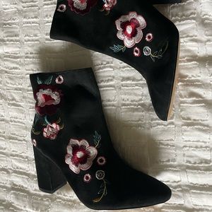 EXPRESS embroidered floral womens booties
